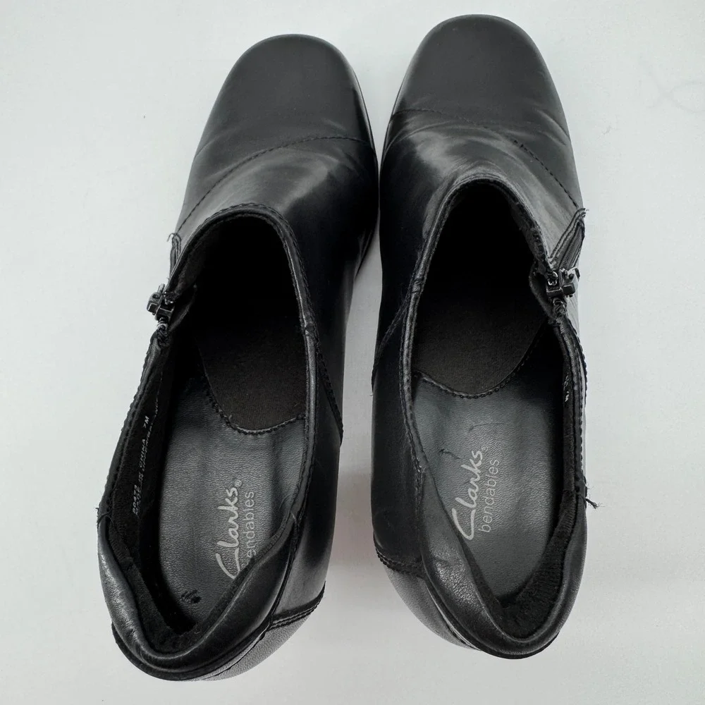 Clarks Bendables Booties Womens 7M Black Leather Side Zip Block Heel Comfort